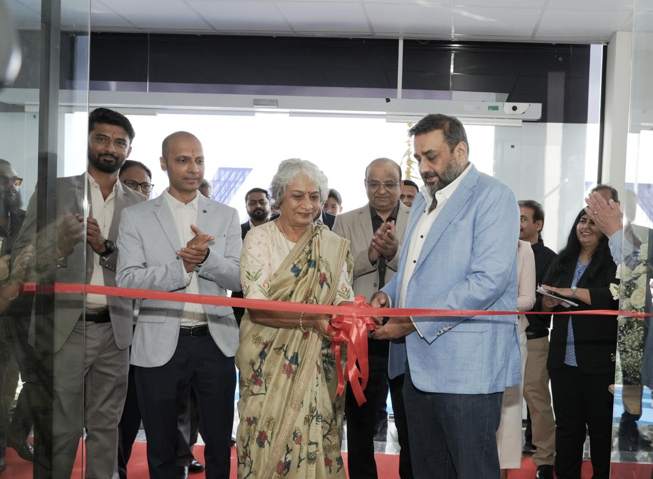 Ribbon cutting at the inauguration of the SJML medical plastics facility